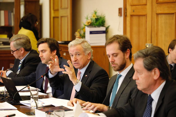 Reforma tributaria: gobierno y oposición acuerdan acelerar tramitación del proyecto