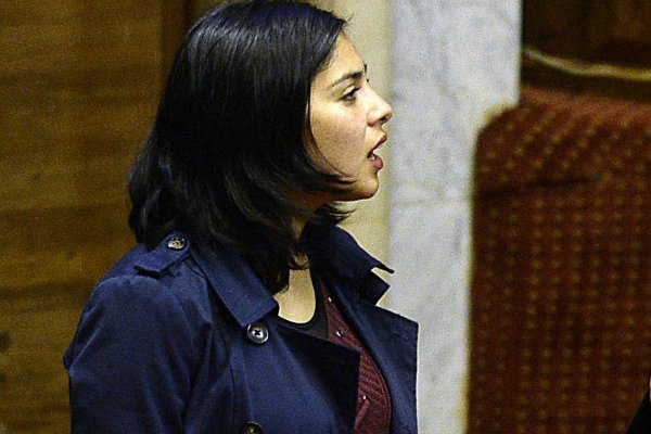 Se complica la reforma: parlamentarios opositores niegan acuerdo con el gobierno y emplazan a la DC a dar explicaciones