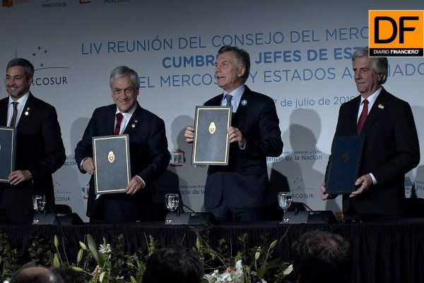 <p>Ahora en DF: Paraguay, Uruguay y Argentina firman adhesión de Chile a la Organización del Mundial 2030</p>