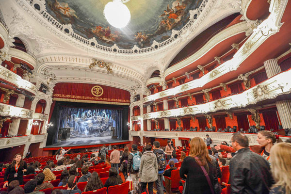La crisis financiera del Teatro Municipal en cinco actos