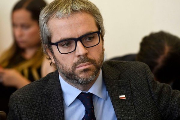 Blumel confía en que reforma previsional será aprobada pese a polémica por fallido acuerdo