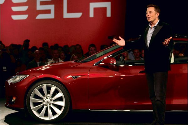 Tesla se desploma en bolsa tras reportar pérdidas mayores a las esperadas entre abril y junio