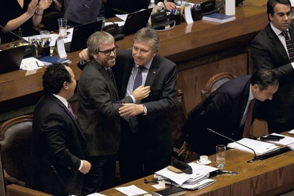 Congreso deroga ley reservada del cobre y aprueba nuevo sistema de financiamiento para FFAA