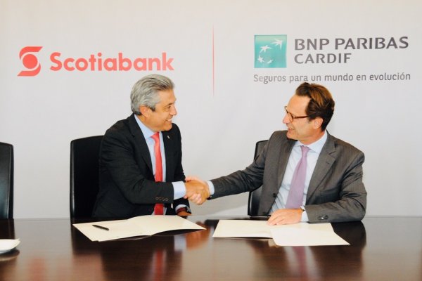 <p>Ignacio Deschamps, Group Head Banca Internacional & Transformación Digital de Scotiabank, y Jean Bertrand Laroche, Deputy Executive Officer, International Markest, BNP Paribas Cardif.</p>