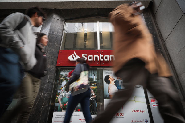 Santander delinea las diferencias que tendrán con Transbank