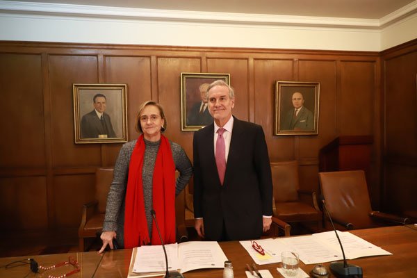 Leonor Etcheberry asume al frente del Colegio de Abogados con acuerdo de intercambio en la presidencia