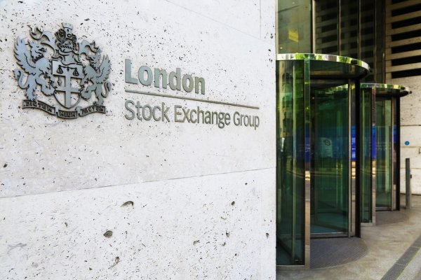 Acciones de la Bolsa de Londres saltan y Reuters tiene mucho que ver