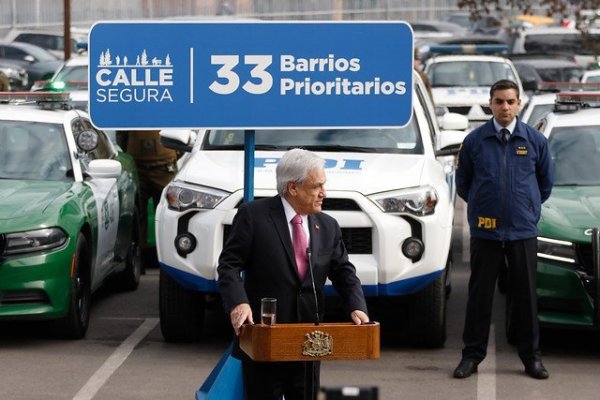 Piñera busca "desbaratar" 20% de las bandas delictivas con plan de seguridad en barrios prioritarios