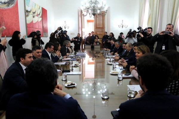 Oficialismo pide priorizar reformas sociales antes que otros cambios de "difícil acuerdo"