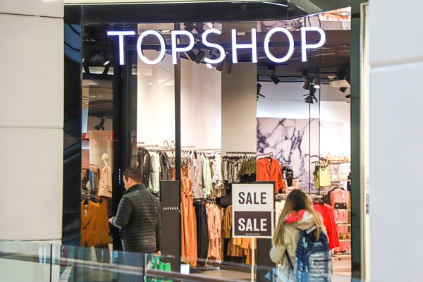 Cencosud descarta cierre masivo de tiendas Topshop en Chile tras crisis mundial de la marca