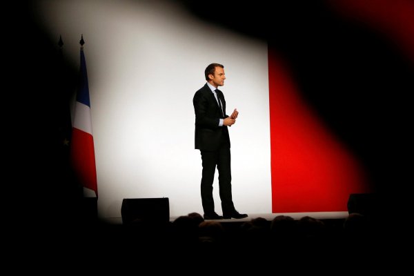 PIB de Francia se desacelera por gasto de los hogares más débil
