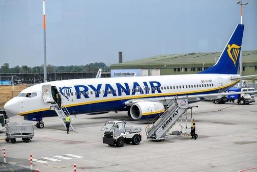 Director de Ryanair pide perdón por masivos despidos