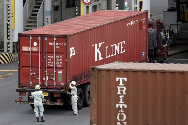 <p>Japón saca a Corea del Sur de su "lista blanca" de socios comerciales</p>