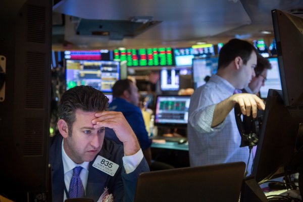 Día negro en los mercados globales: Wall Street cae 3% y Vapores y CAP lideran bajas en Chile