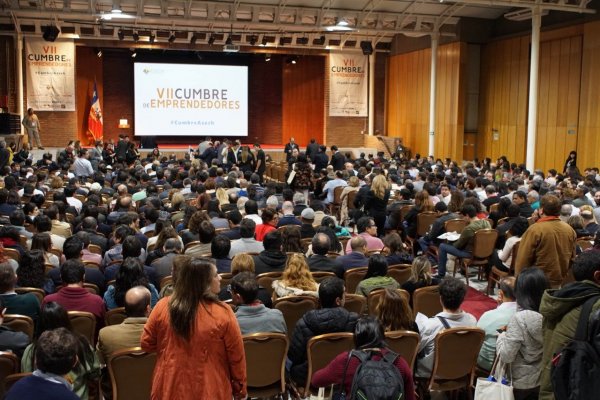 Asech reconoce a Gonzalo Muñoz, cofundador de TriCiclos, como “espíritu emprendedor” del año