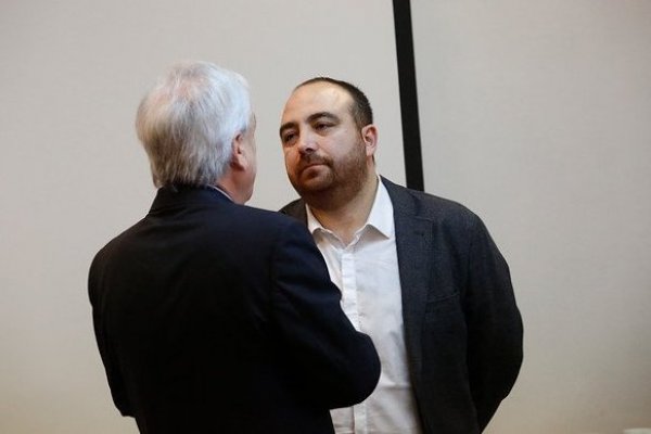 Timonel de la DC desafía al gobierno a dejar de ser "comentarista" de las malas cifras