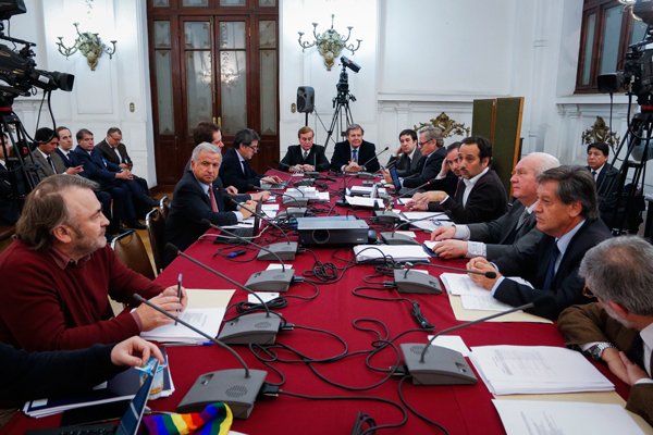 Gobierno se anota triunfo: comisión de Hacienda aprueba integración del sistema tributario