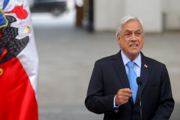 Piñera apuesta a que portabilidad financiera sea ley en tres meses y dice que los clientes serán "libres como pájaros"