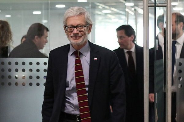 Fontaine anuncia aumento de 14% en creación de empresas durante julio