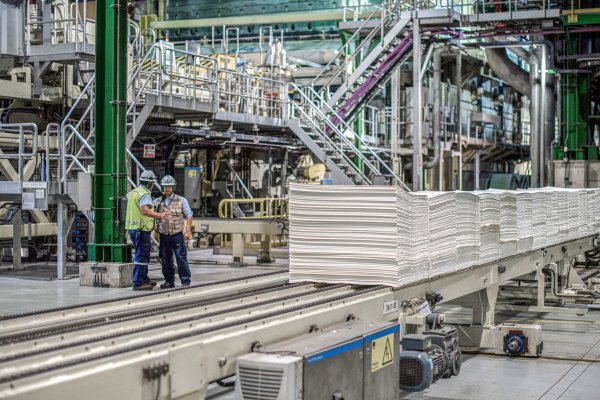 CMPC se consolida como el mayor fabricante de tissue en Brasil tras adquirir firma local por US$ 335 millones