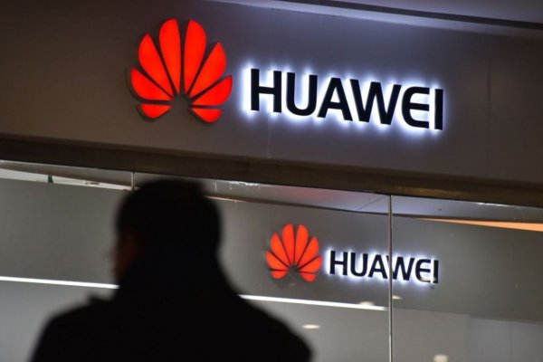 Huawei da el golpe para reemplazar a Google y lanza su propio sistema operativo