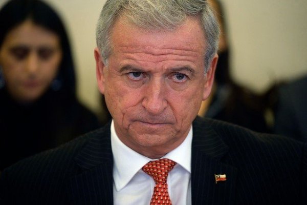 Ministro Larraín por caída de la bolsa y el peso en Argentina: "El efecto en sí para la economía chilena es muy acotado, pero existe"