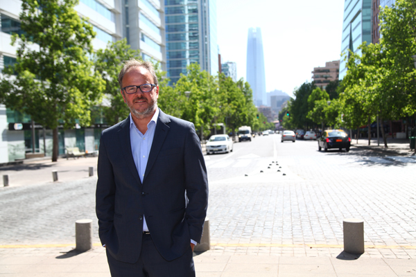 Bernardo Larraín Matte entra a la propiedad de Cumplo y la firma se expande a Perú y EEUU