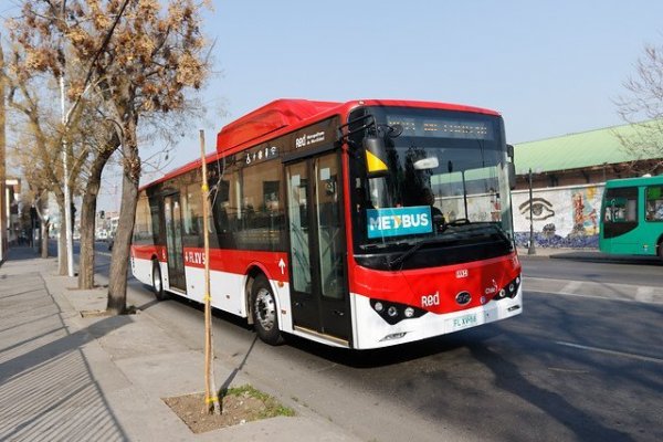 Gobierno define nuevos plazos para licitación de buses en Santiago