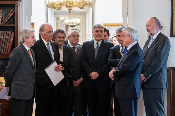 <p>Mandatario recibió a la plana mayor de Codelco en La Moneda. Foto: Presidencia</p>