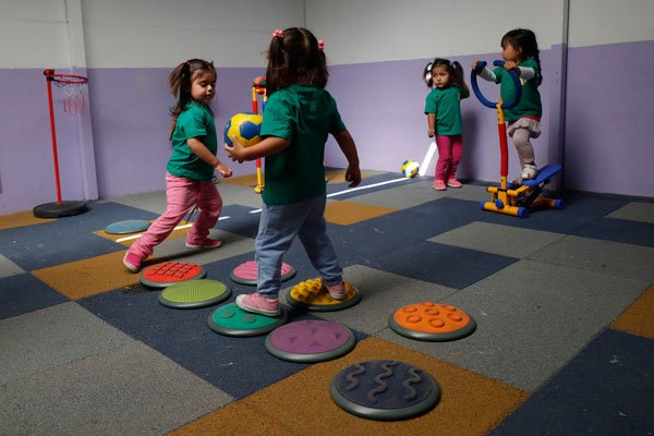 <p>Comisión de Trabajo del Senado retoma discusión proyecto de sala cuna universal</p>