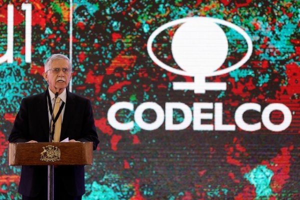 <p>INTERACTIVO | Un emocionado Pizarro se despide de Codelco: "Hemos vivido sinsabores dolorosos pero también éxitos como el de hoy"</p>