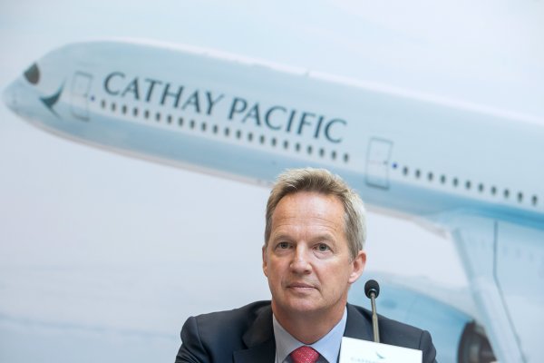 CEO de Cathay Airways renuncia luego de que la aerolínea quedara en medio de las protestas en Hong Kong