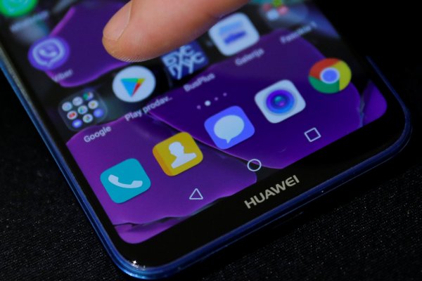 EEUU extiende prórroga a Huawei y firma podrá acceder a componentes norteamericanos por otros tres meses