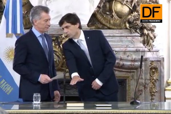 <p>Ahora en DF: Macri juramenta a Lacunza y le pone su primera tarea</p>