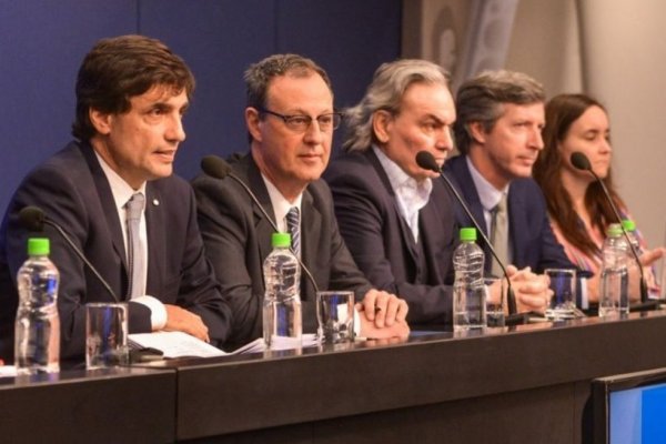 El primer día de Lacunza en Argentina: abrió diálogos, ratificó metas fiscales y calmó al dólar
