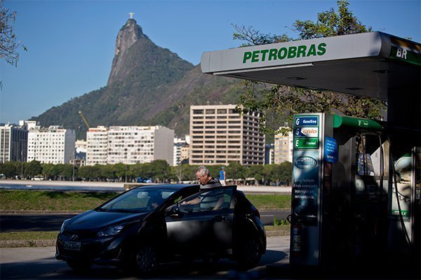 Gobierno de Bolsonaro en Brasil planea privatizar gigante petrolera Petrobras