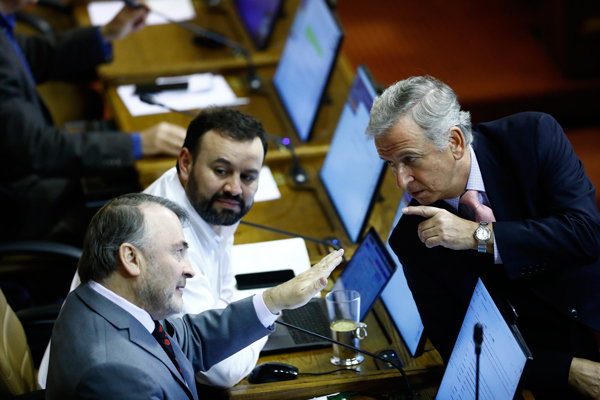 Hacienda amarra votos de la DC para aprobar integración tributaria hoy en la Cámara