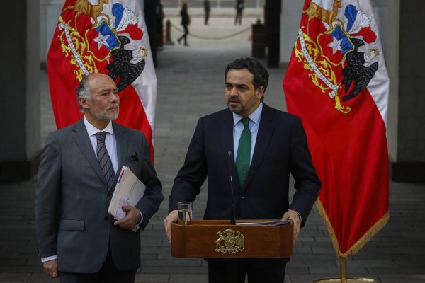 Quintana y Flores expresan molestia por trato del Ejecutivo a la oposición y Piñera no hace gesto al PS