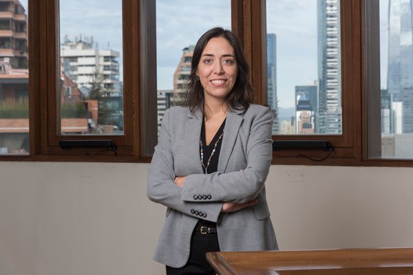 Alcaíno Abogados designa nueva socia