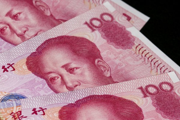 El yuan cae a mínimos de once años frente al dólar