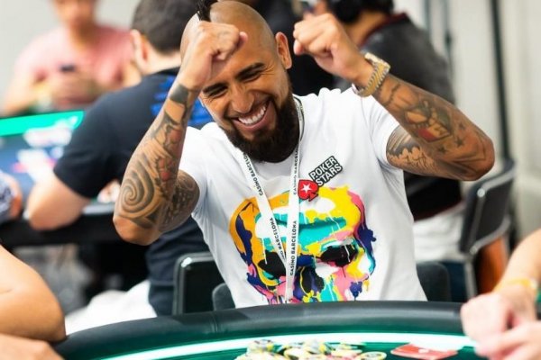 El rey se luce en el casino: Arturo Vidal gana más de $ 100 millones en torneo de póquer