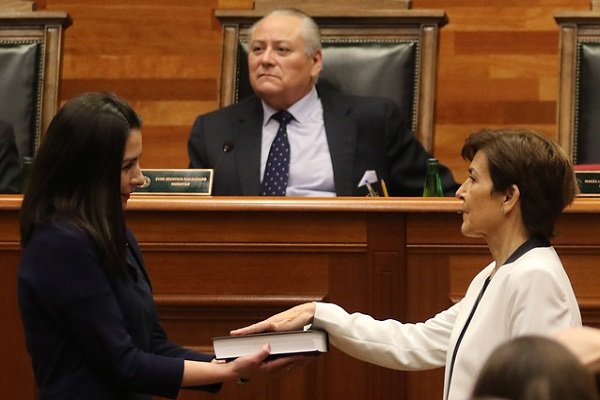 María Luisa Brahm jura como presidenta del TC en medio de la preocupación de sus integrantes por el futuro del organismo