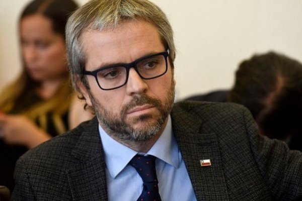 <p>Blumel por Pensiones: "No podemos ir a comer empanadas si no tenemos aprobada la reforma en la Comisión de Hacienda"</p>