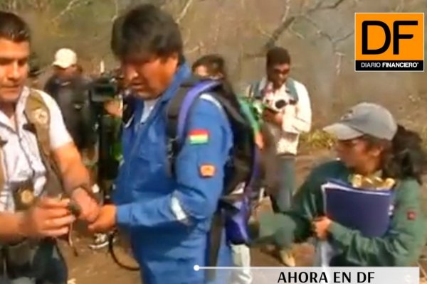 <p>Ahora en DF: Evo Morales se pone el traje y se suma a grupos de rescate para evitar propagación de incendios</p>