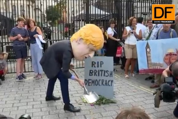 <p>Ahora en DF: Decisión de Boris Johnson desata el caos en calles del Reino Unido al suspender al Parlamento para forzar el Brexit</p>