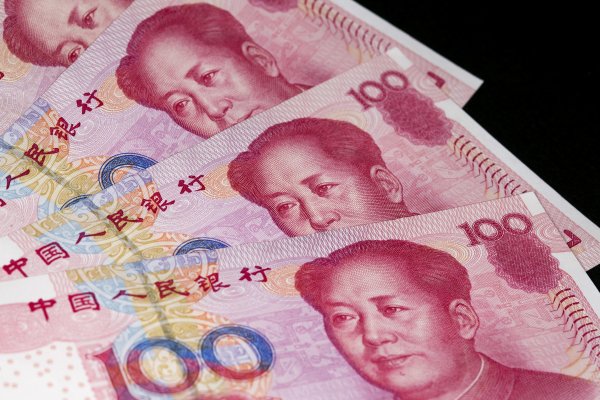 Yuan camino a su mayor caída mensual en 25 años