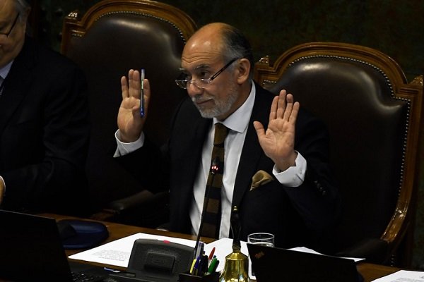 <p>Presidente de la Cámara desestima carta de Blumel y afirma que comisión de Trabajo actúa "apegada a reglamento"</p>