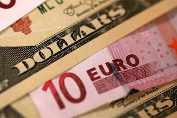 Euro cae a mínimos de dos años y la libra roza niveles de 1985