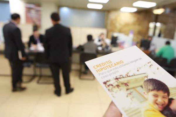 Solicitudes de refinanciamiento hipotecario se duplican en un año por bajas tasas