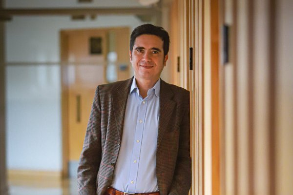 <p>Ignacio Briones: "El proyecto de las diputadas Vallejo y Cariola nos pone en el peor de los escenarios"</p>